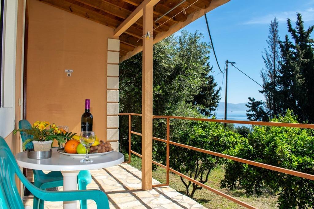 Takis & Eirini Family Apartments Perama  Exterior foto