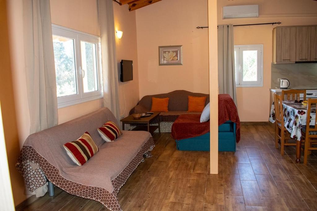 Takis & Eirini Family Apartments Perama  Exterior foto