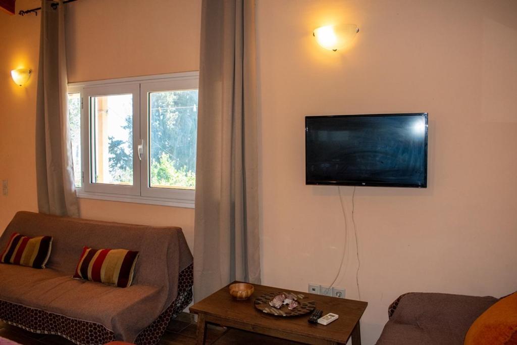 Takis & Eirini Family Apartments Perama  Exterior foto