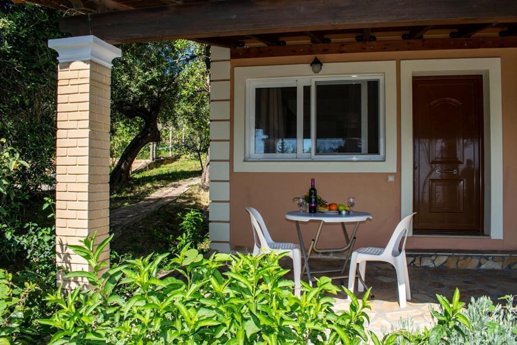 Takis & Eirini Family Apartments Perama  Exterior foto