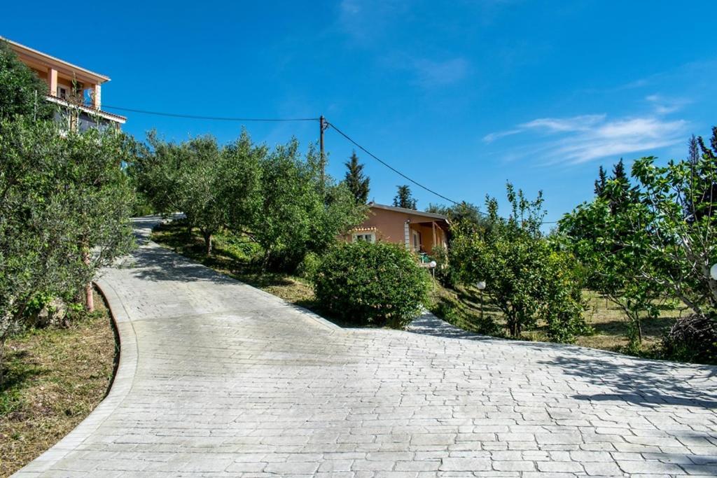Takis & Eirini Family Apartments Perama  Exterior foto