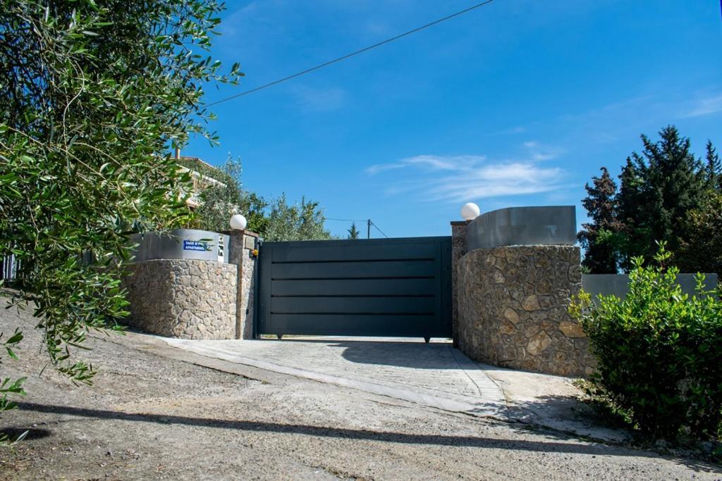 Takis & Eirini Family Apartments Perama  Exterior foto