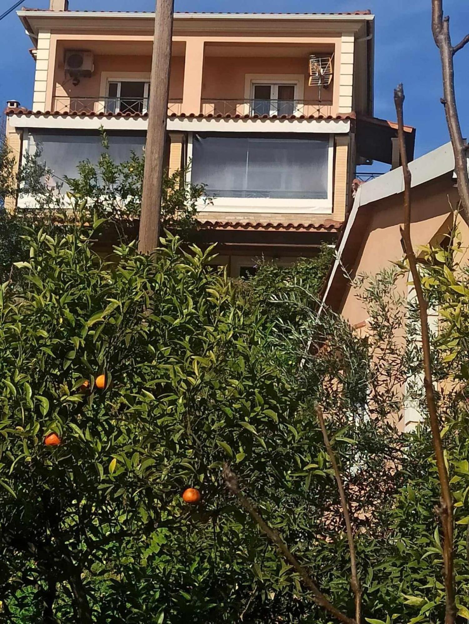 Takis & Eirini Family Apartments Perama  Exterior foto