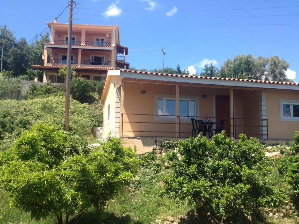 Takis & Eirini Family Apartments Perama  Exterior foto